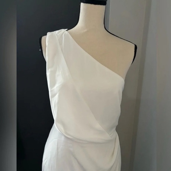 SIGNIFICANT OTHER Agnes One-Shoulder Crepe white  Midi dress size AU (10) US (6) - Picture 7 of 7
